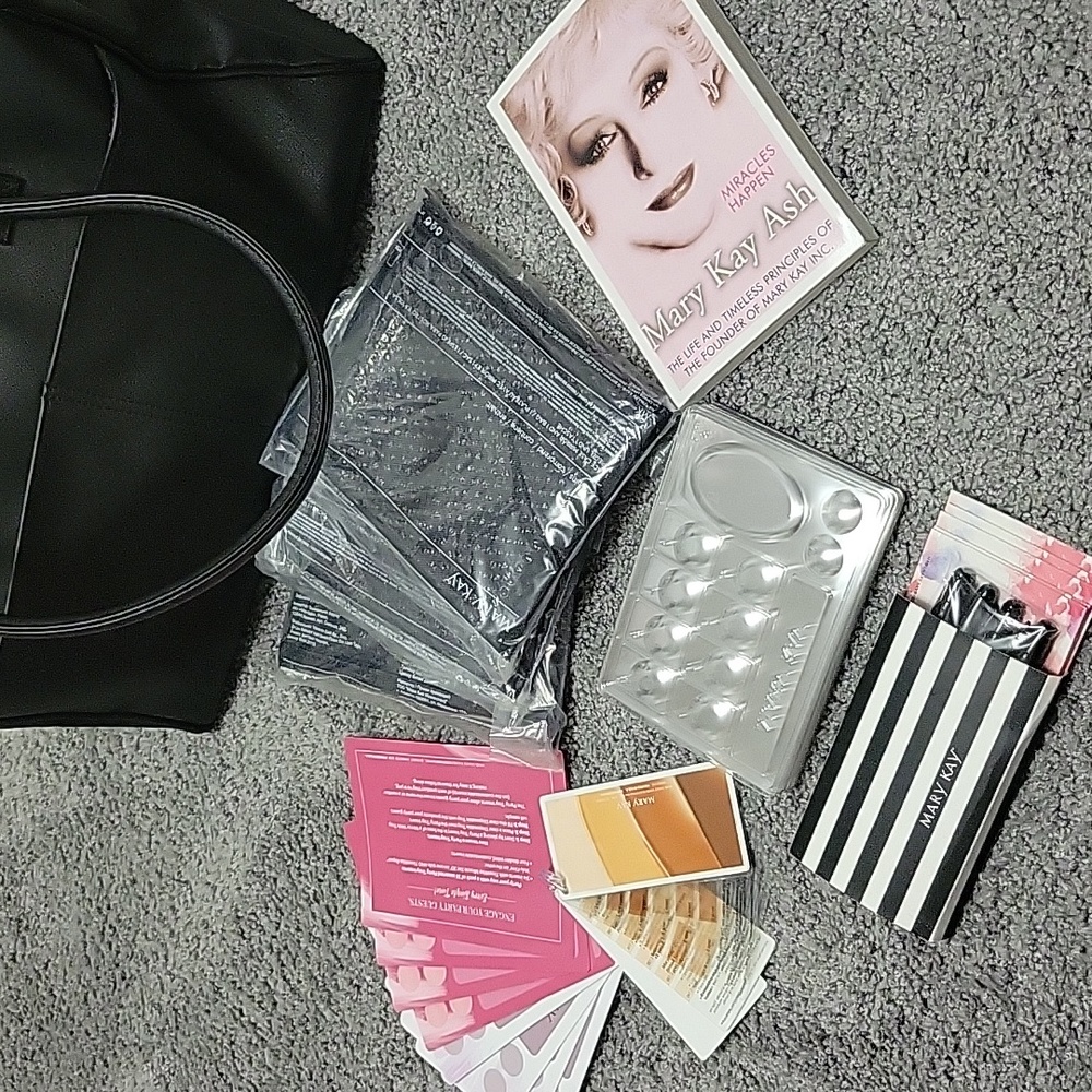 Mary Kay Bundle - Picture 3 of 5